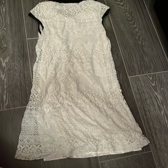 Kids dress white with black collar - Picture 2 of 3